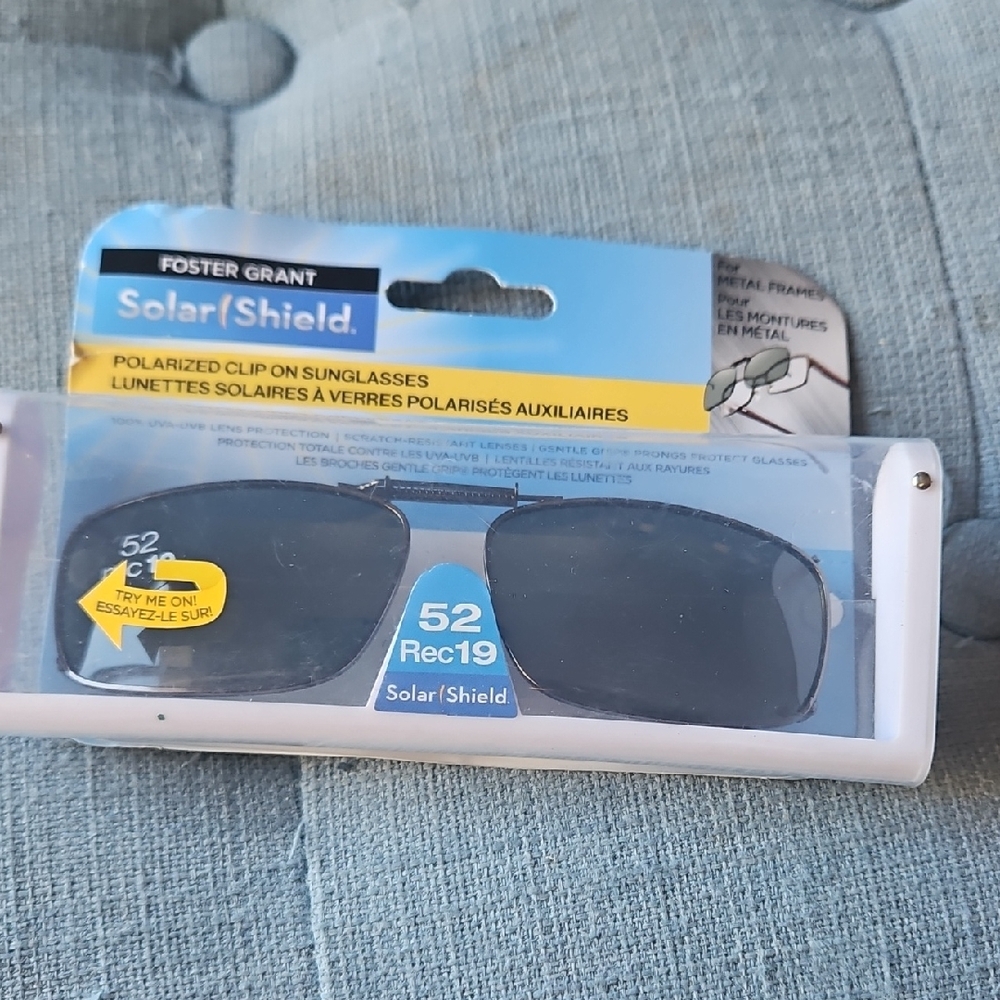 Foster Grant Solar Shield Black Clip-On Sunglasses 52 Rec 19